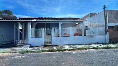 Casa com 5 Quartos e 155m² de Área Construída