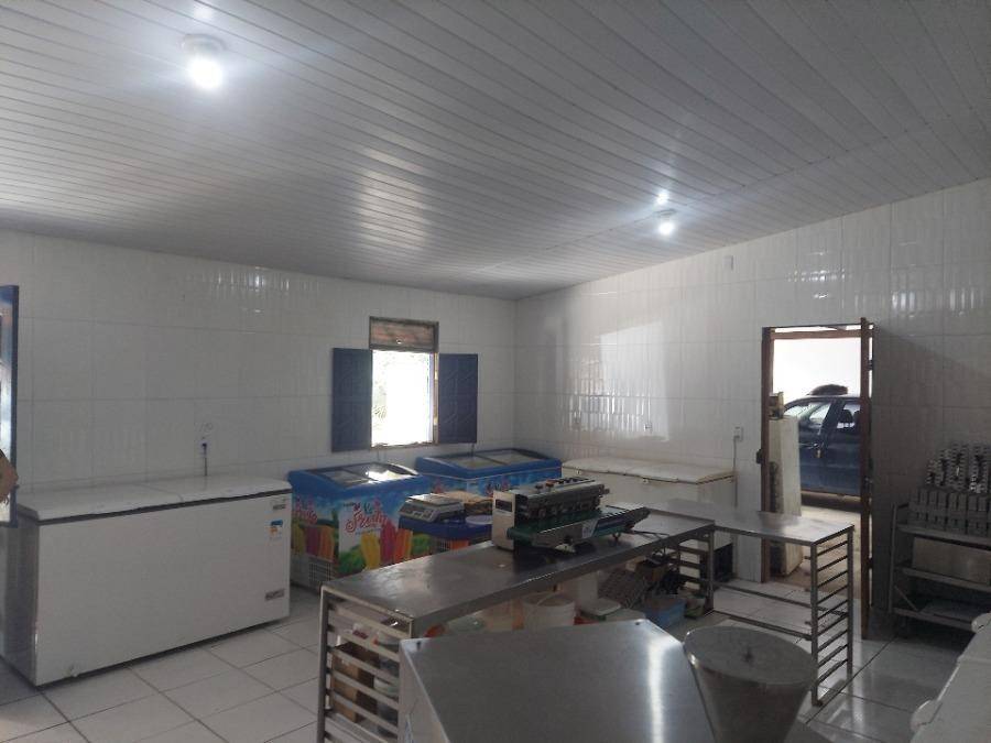 Casa Ocupada com 389m² de Área Construída em Camaçari/BA