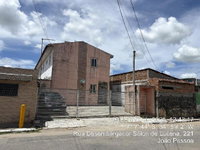 Casa com 2 quartos, 2 banheiros e 1 vaga - Área privativa de 64,96m²