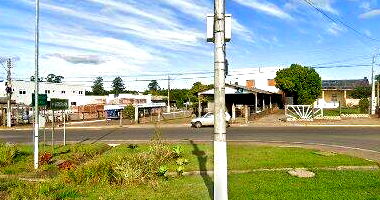 Edificação Comercial e Residencial com Piscina e Garagem