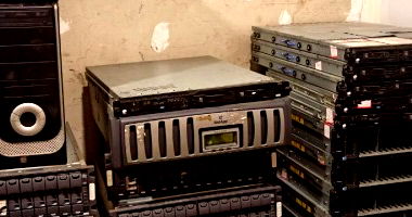 Lote de Informática com 24 Servidores e 4 Computadores