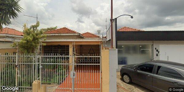 Casa com 3 quartos, banheiro, área construída e edícula