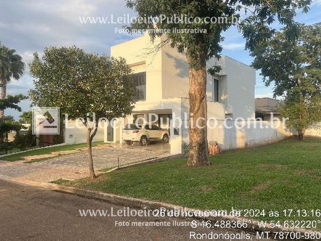Casa com 4 quartos, 5 banheiros, 2 vagas e 312m² construída