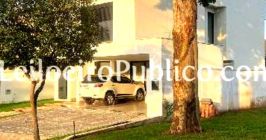 Casa com 4 quartos, 5 banheiros, 2 vagas e 312m² construída