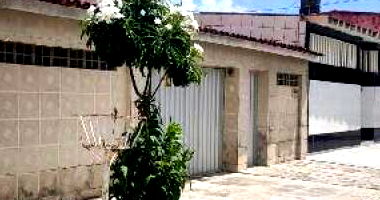 Casa com 200m² de área privativa, 4 vagas, 3 quartos e 2 banheiros