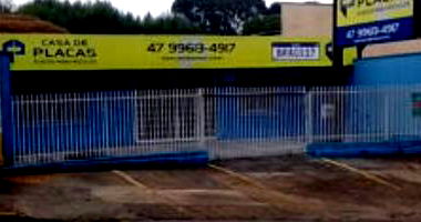 Terreno Comercial com 3 Edificações em Rio Negro-PR