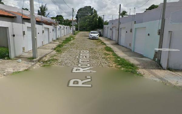 Casa com 2 quartos, 2 banheiros e 1 vaga em Horizonte/CE