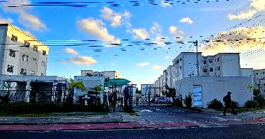 Apartamento com 2 Quartos e Área de Serviço em Salvador