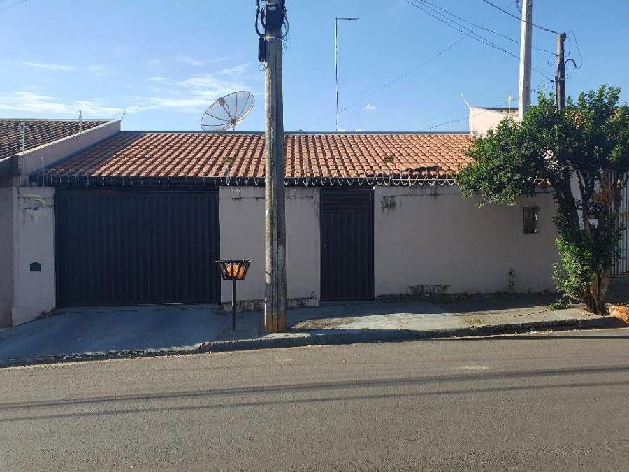 Casa padrão com 2 quartos, 1 banheiro, 153m² construída, ocupada