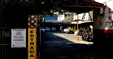 Prédio Comercial e Chalé com 500m² em Boqueirão, Santos/SP