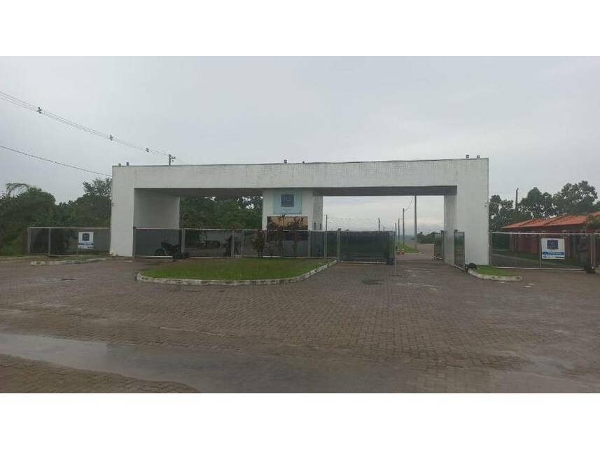 Terreno padrão desocupado com 360m² de área total