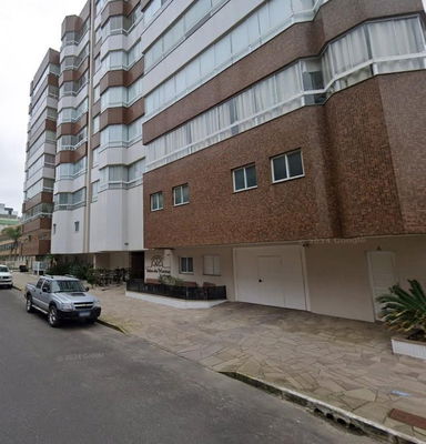 Apartamento com 2 Vagas e Depósito na Praia Zona Nova