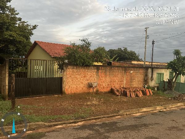 Casa 2 quartos com área construída de 54m² em terreno de 360m²