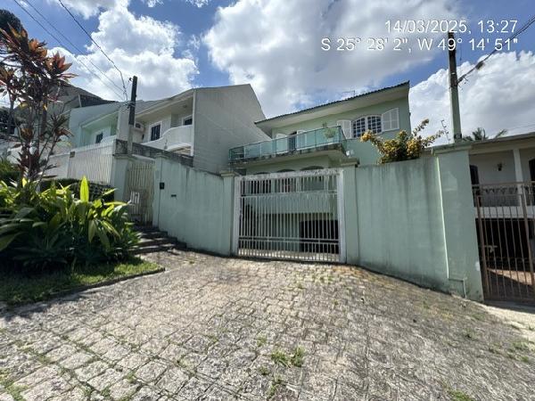Casa com 3 quartos, 2 banheiros, 2 vagas e 244,9m² área privativa