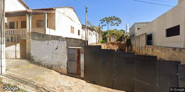 Casa no Centro com Terreno Valorizado em São Lourenço