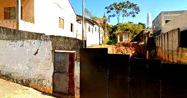 Casa no Centro com Terreno Valorizado em São Lourenço