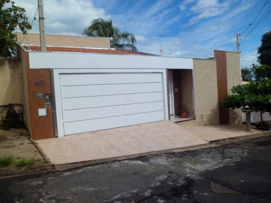 Casa Padrão Ocupada com 225m² de Área Construída e 360m² de Terreno