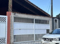 Casa com 2 Quartos e 2 Vagas em Praia Grande/SP