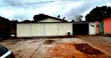 Casa Ocupada em Trindade - 2 Quartos e 1 Vaga