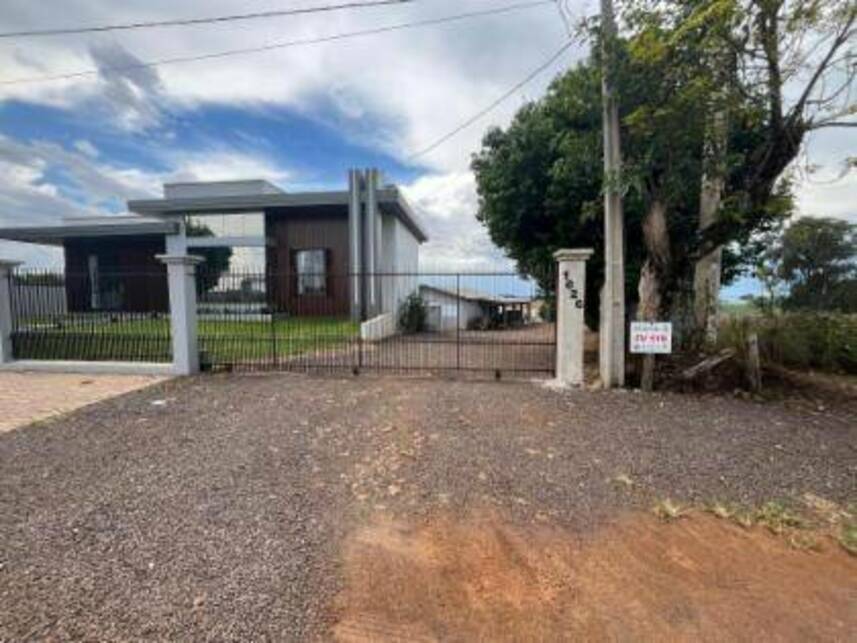 Casa padrão ocupada com 1 vaga e 127m² construída