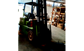 Terreno com 9.432,74m² e Empilhadeira Clarik C300