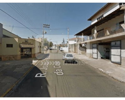 Terreno residencial com edícula de 1 quarto e 1 banheiro