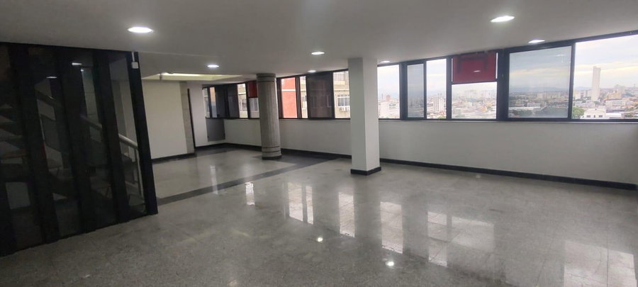 Cobertura Comercial Duplex de 387,91m² Desocupada