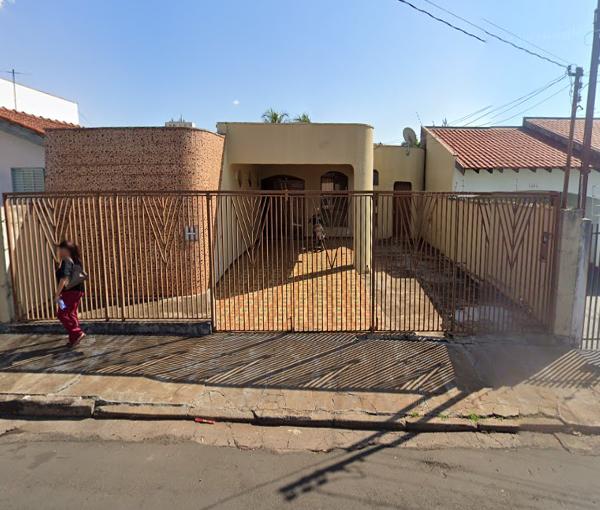Casa em Assis com 300 m², 223 m² construídos