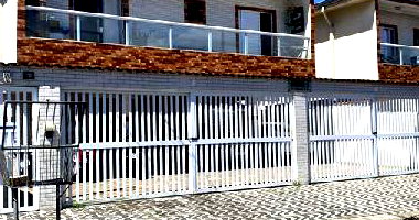 Casa com 2 Quartos e 1 Vaga em Praia Grande
