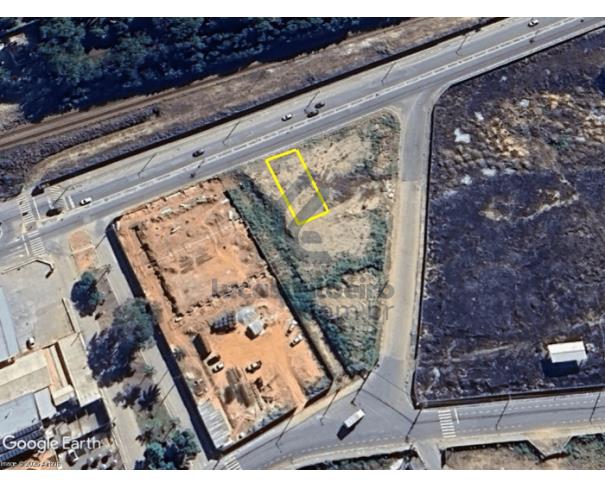 Terreno de 360m² em loteamento no Bairro Santos Dumont