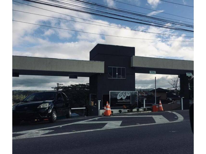 Casa em condomínio com 447m² em Jandira/SP - Ocupada