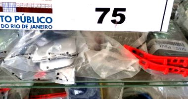 Lote de Materiais Diversos com Celulares em Leilão