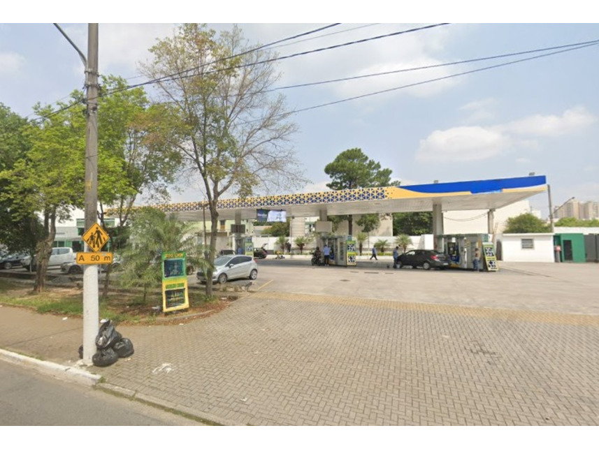 Imóvel Comercial em Leilão com 2.496m² de Terreno