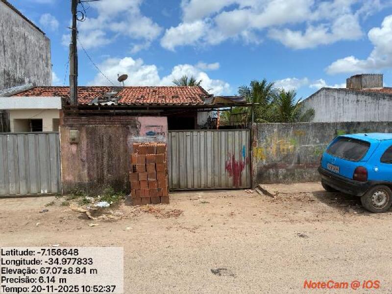 Casa com 2 quartos, 2 banheiros e 1 vaga de garagem