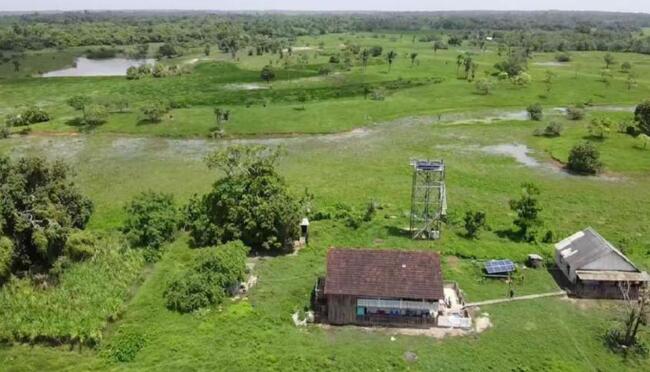 Fazenda com 4.011 ha e várias edificações, ocupada