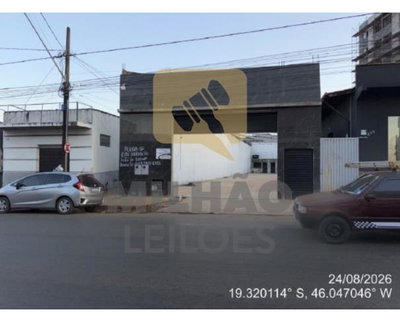 Barracão comercial com 500 m² em terreno de 663,22 m²