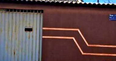 Casa com 2 quartos, banheiro, área de serviço e cozinha, 69m² construída