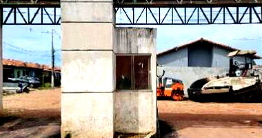 Casa com 2 quartos, 1 banheiro, varanda e 1 vaga de garagem