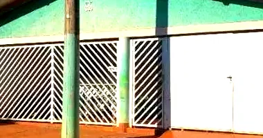 Casa padrão com 1 vaga, 121m² construída, imóvel ocupado