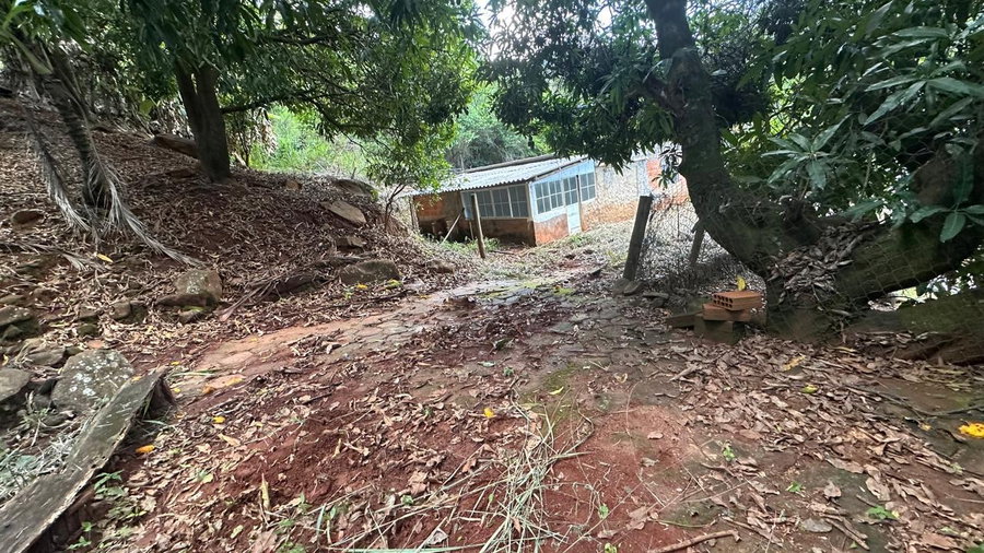 Casa com terreno de 600 m² e 60 m² construídos, Carangola