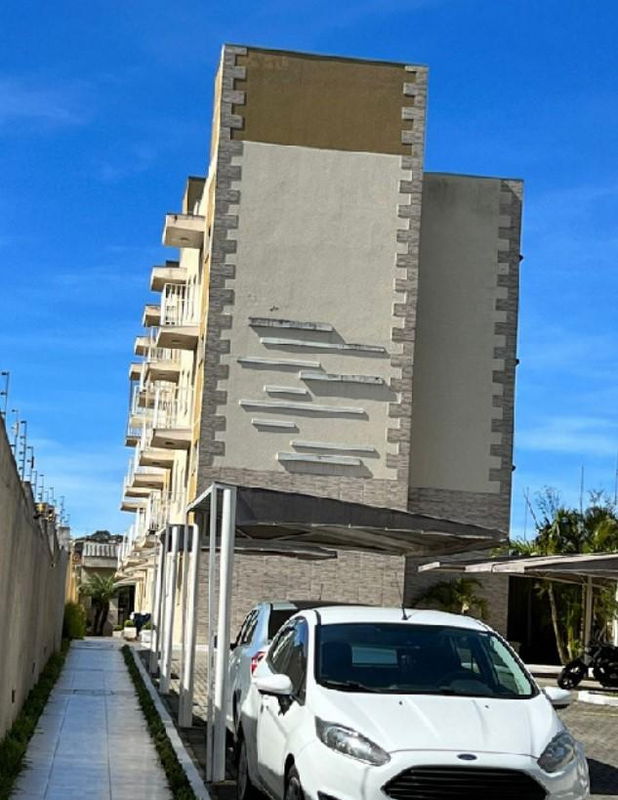 Apartamento 14, Bloco C, 2 Quartos e Garagem em Colombo/PR