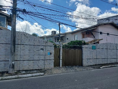 Casa com 3 suítes e varanda em Lauro de Freitas