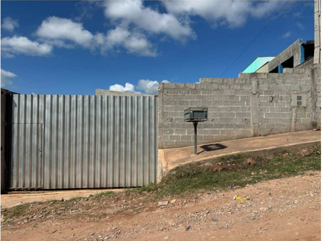 Casa com terreno em Jarinu/SP, 11x49m, com construção