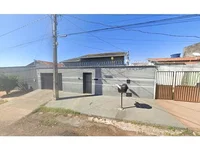 Casa Ocupada em Genoveva Park com 3 Quartos e 2 Banheiros