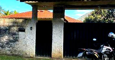 Casa padrão ocupada com 80m² construída e terreno de 1525m²