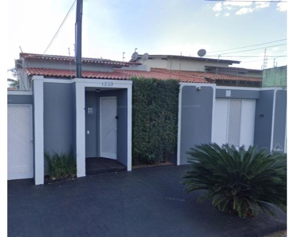 Casa comercial com 194,25m² construídos em terreno de 600m²