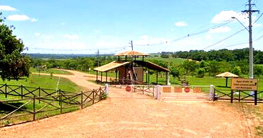 Casa com 2 quartos, 1 banheiro, área construída 90m², imóvel ocupado