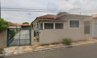 Casa com 216m² construídos, 3 quartos, 2 banheiros, ocupada