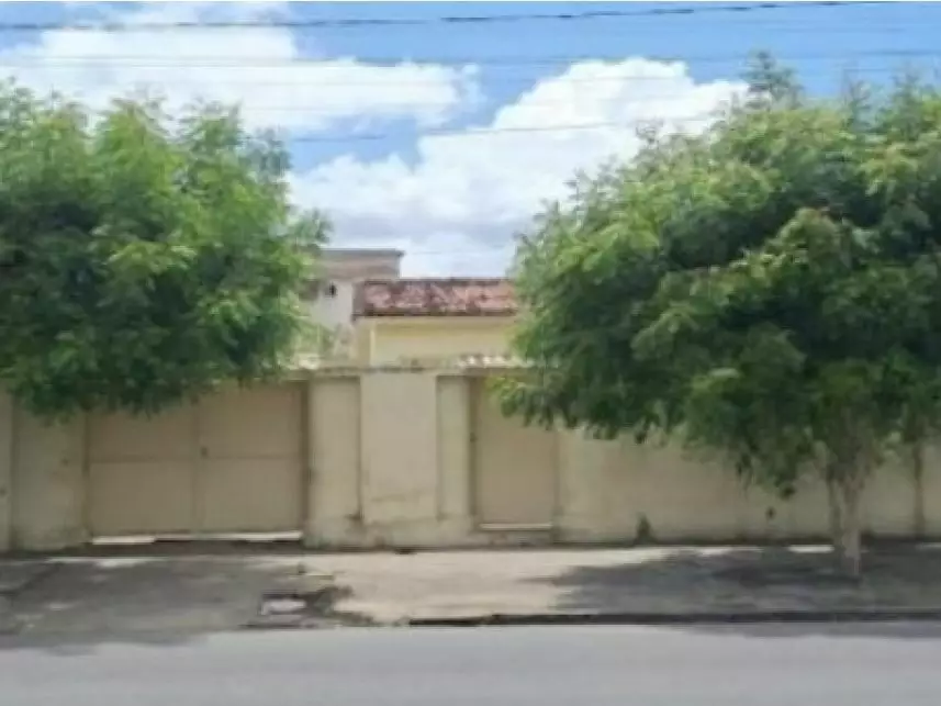 Casa em Leilão com 266m² Construída em Carpina/PE