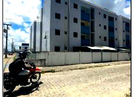 Apartamento 2 quartos, 2 banheiros, varanda, 1 vaga